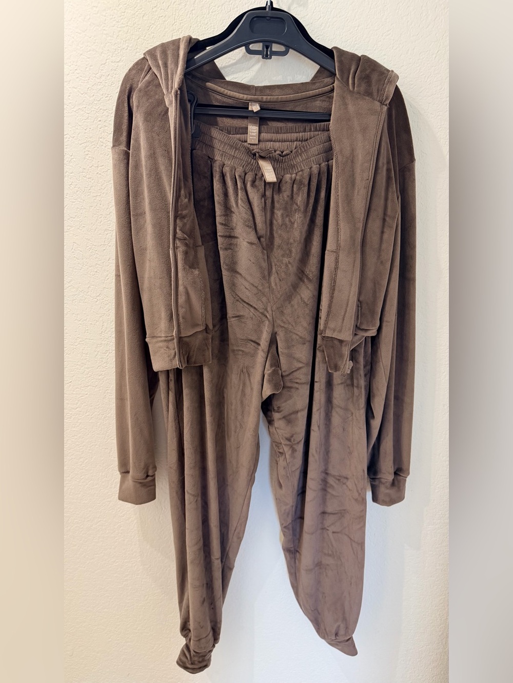 Skims velour set in amethyst